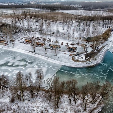 Bucka-Lak Aparthotel Szabolcsveresmart Bagian luar foto