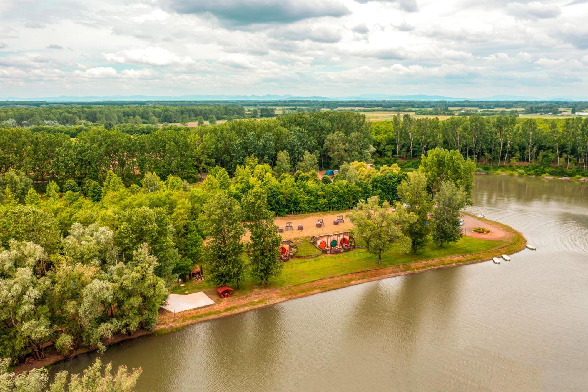 Bucka-Lak Aparthotel Szabolcsveresmart Bagian luar foto